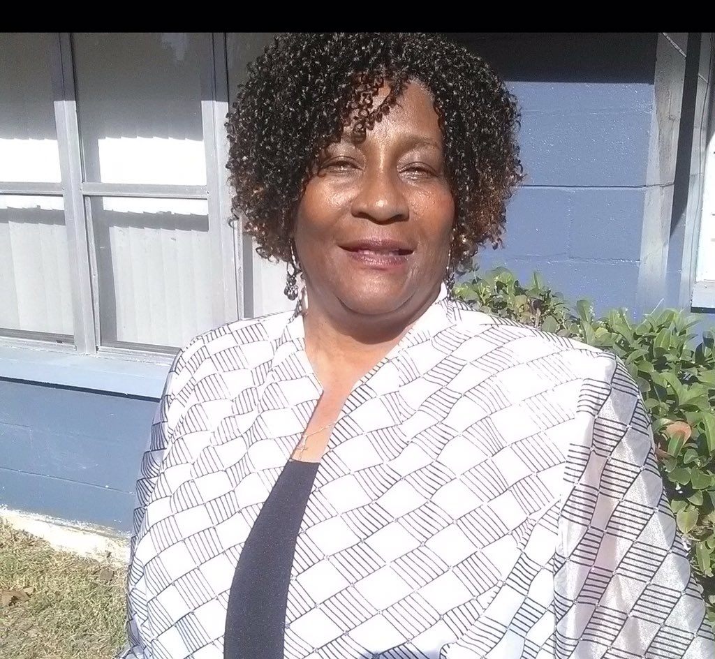 JackieMoore33's tweet photo. So, I call my mother to check in today- we start talking about our game yesterday - she say, 'hold on, let me get my notes'!!! Me: What, mama!!! #sheisamess #ilistened https://t.co/Mf7DTP7RJm