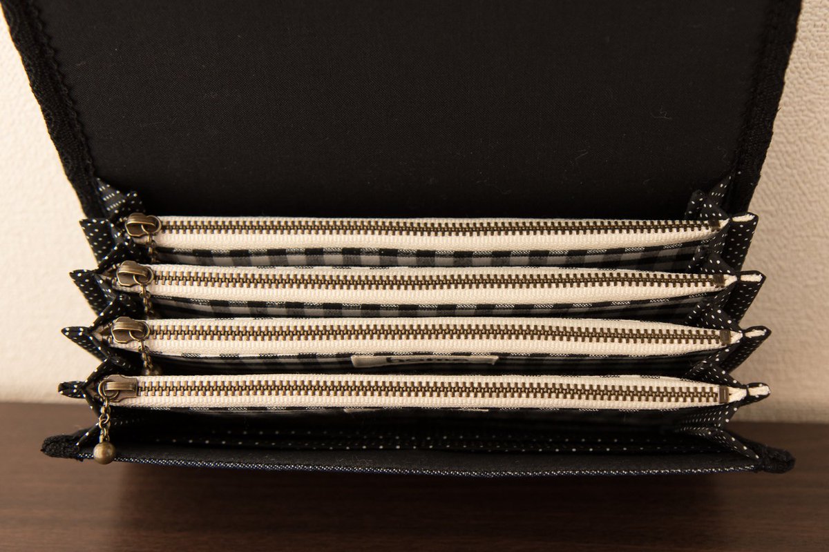 そらら デニム ブラックのやりくり財布 表はデニム一枚生地に黒レース 内側は黒系で4ファスナー5ポケット4カードポケット T Co Fjaurc8lzw ハンドメイド Handmade やりくり財布 母子手帳ケース 仕分け財布 手作り てづくり オーダー