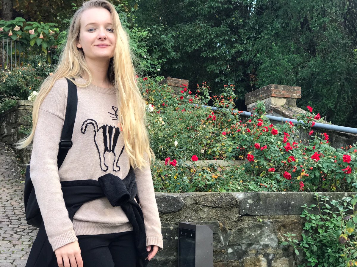 The climb to the piazzle Michelangelo is uphill with lots of steps, but you can take a break 1/2 way up at the rose gardens! #traveltip #Florence #Italy #travel #travelgram #explore #vegan #vegantravel #beautifuldestinations #explore #wanderlust #adventure