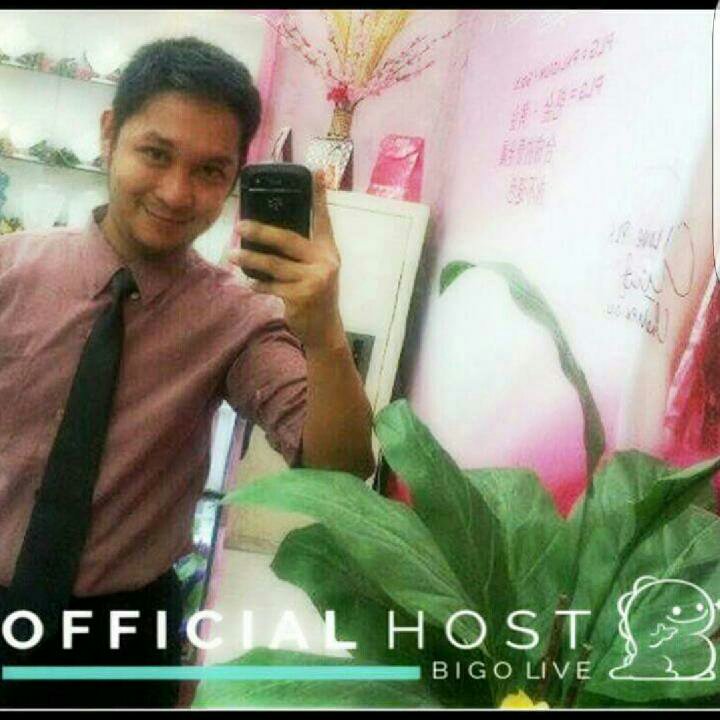 OMG! Kamu harus melihat ini. #BIGOLIVE.  
bigo.tv/sid/2112426326…