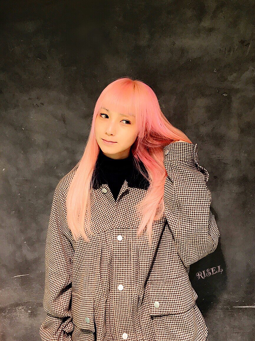 Scandal Heaven A Twitter Mami Risel Xoxo Scandal Mami San A Hybrid Color Of Macaron Pink Consisting Of 15 Tones 60 Seal Extensions We Cut Her Bangs Straight Across So You Can