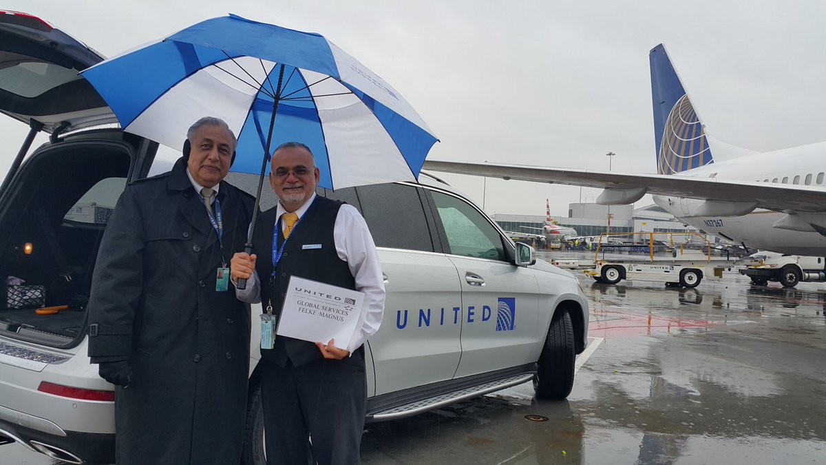 Just another day at UA. Team SFO Global Services meeting and assisting passengers on a rainy day. @weareunited @39100ft #WhyILoveAO #beingunited #sfoua #teamsfo @flySFO #SFO