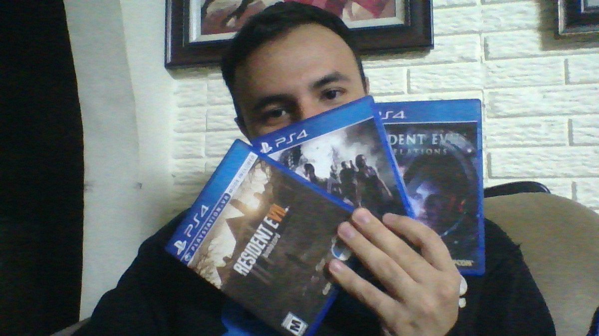 ron4escobar's tweet photo. ya solo me quedare con esta saga @RE_Games  😄 https://t.co/Pfo8SHnPHZ