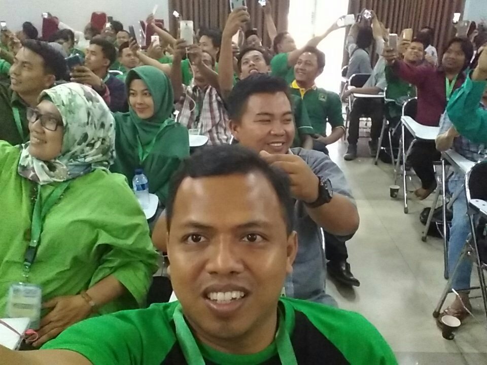 pppjatim_dpw's tweet photo. selfie berjamaah PPP Se indonesia
#p3milenial
#pppjatim
@romahurmuzy
@a_niissaa
@AnitaNoviantiii 
@dpp_ppp https://t.co/T48WazSZku