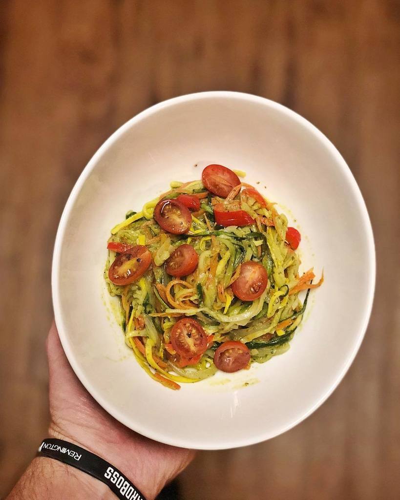 Is your pesto the best-o? I’d say mine is pretty good-o 🤪 Spinach and avocado pesto with veggie noodles and balsamic grape tomatoes. Who said healthy had to suck? .
.
.
#cookingwithyourgut #foodforthebelly  #avocadopesto #veggienoodles #austinchef #a… ift.tt/2mfrHXr