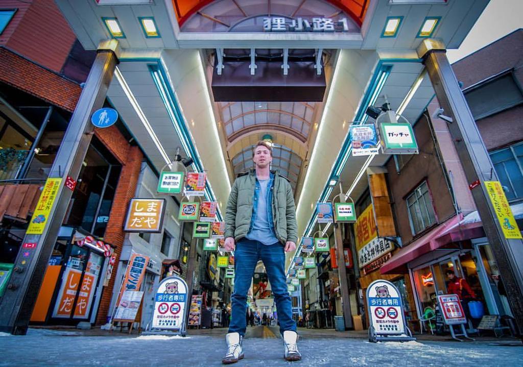 My remix of Traces by @apekofficial is out NOW! The link is in my bio- Go give it a listen! (at Haneda Airport International Terminal)