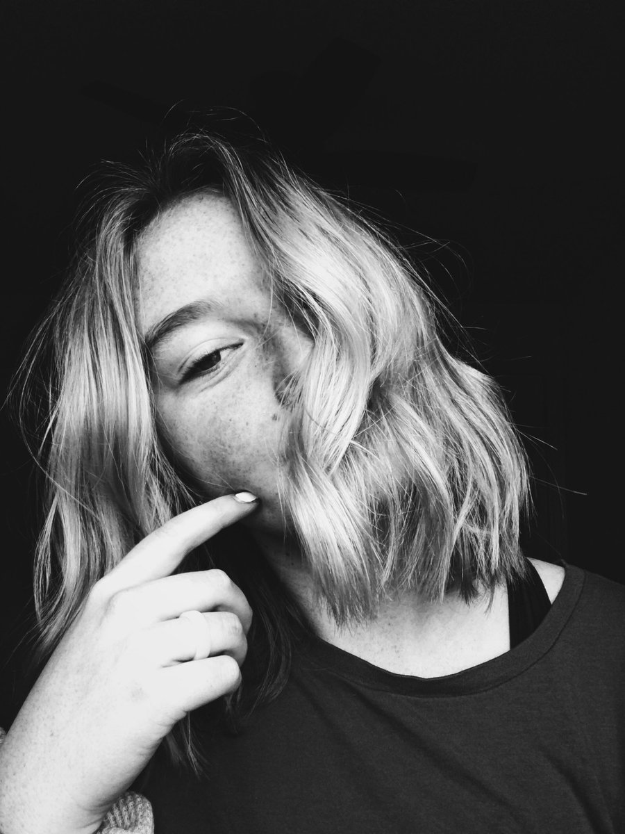 HHanBan's tweet photo. i chopped off all my hairs https://t.co/TAxXd45GMI