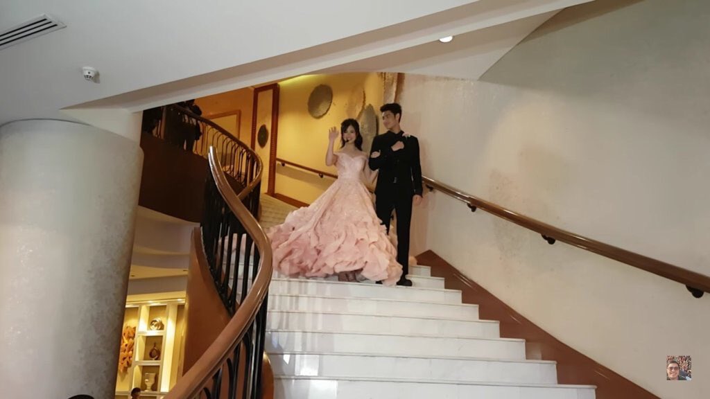 A lot of people said that Donny didn't look genuinely happy when he escorted Kisses, that he looked like he was forced into it. IF Y'ALL LOOK CLOSER, I believe that the young lad is more than genuinely happy. Donkiss is waay better than y'all think so please stop the hate. 