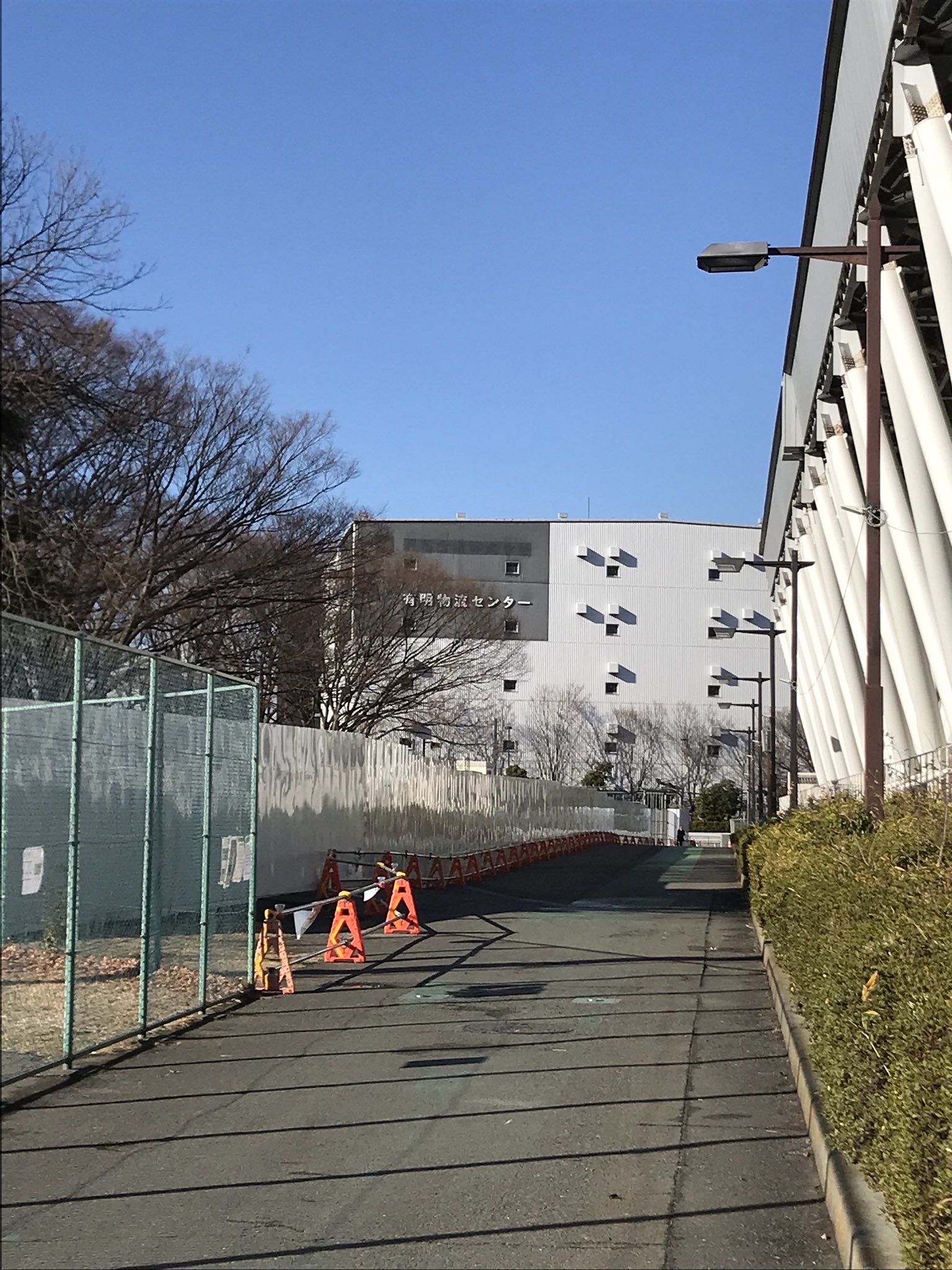 ジライヤ Twitterren りんかい線国際展示場駅から 有明コロシアム横のシンボルロードを通ってあゆみんのbdイベントの会場 ディファ有明に行かれる方へ 現在有明テニスの森は大規模な工事の為 道の途中のトイレは使えません トイレ事情がかなり厳しくなっているので
