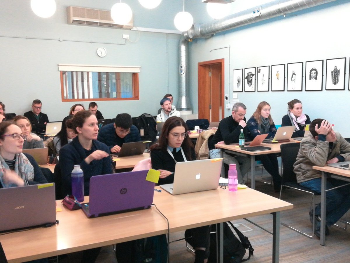 RR_Oxford's tweet image. Kicking off our first #RROxford @swcarpentry workshop of 2018 @UniofOxford! Pictured @RobBeagrie  with #unixShell and #greenSticky 👓🔰🎒