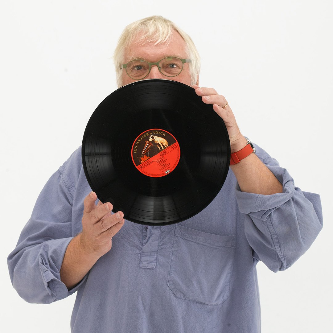 A surge in #vinyl sales has boosted profits at <a href="/OxfamMusicByres/">Oxfam Music Glasgow</a> - "In this world of music downloads and streaming, it seems the allure of the hard copy still endures" - <a href="/TheScotsman/">The Scotsman</a> bit.ly/2mhV77v