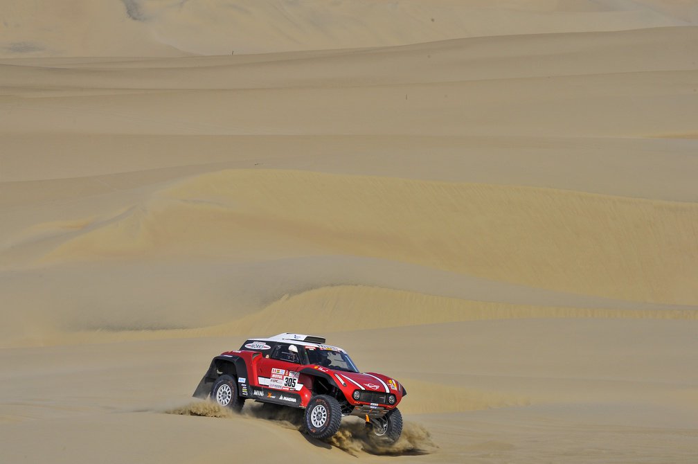 But, hey, it's still a long way to go. Our #MINI John Cooper Works Buggy feels really good in the dunes so hopefully, if we get this working, we could make some cracking times during the rest of the race! 💪💪
#Dakar2018 #XRaidTeam #NeverGiveUp #SISU