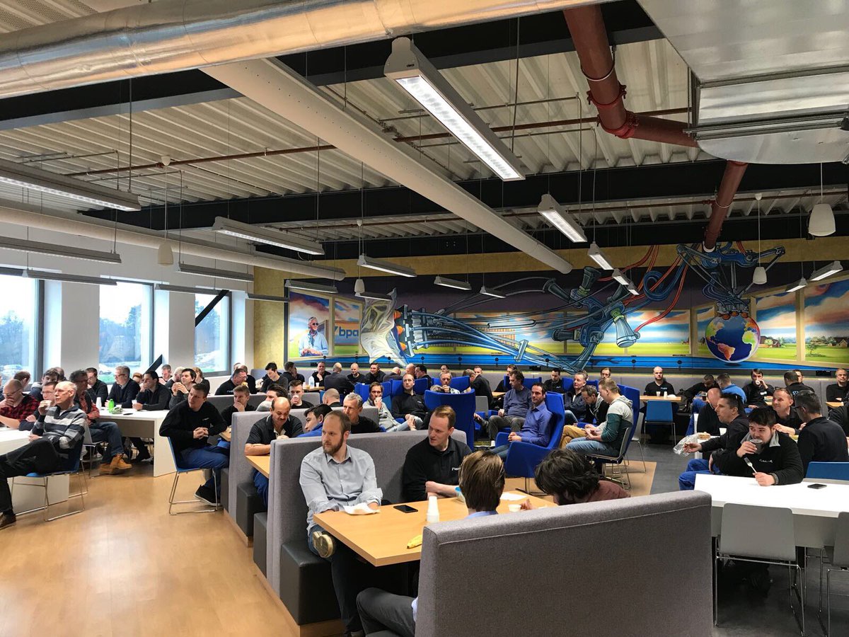 Het is feest in de kantine, want vandaag vieren wij dat Kees van Zanten 12,5 jaar indienst is bij Racupack/BPA en Dick van Weenen al 30 jaar indienst is bij BluePrint Automation! Wat zijn we blij met deze twee fijne collega’s. #BluePrintAutomation #BPA #jubilea