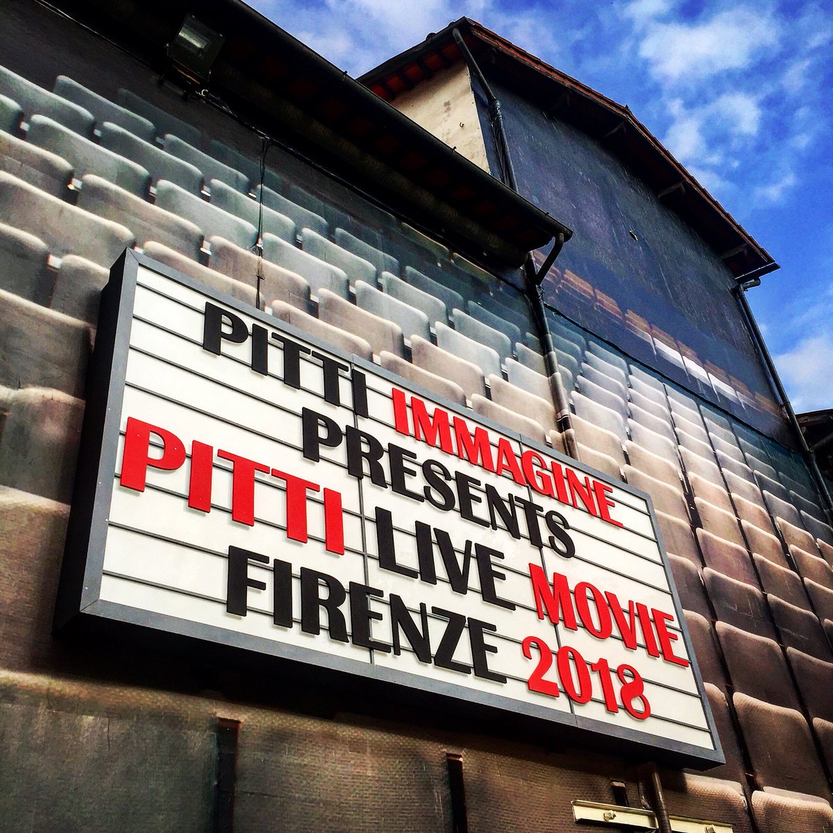 Liuk54's tweet photo. Meet me here👆🏼 #Pitti2018 #Pitti93 #Florence #FortezzaDalBasso #Pitti #instadaily #fashion #fw18 #pittilivemovie #firenze #love #me #mw #mfw #new https://t.co/wryMEjHMfY
