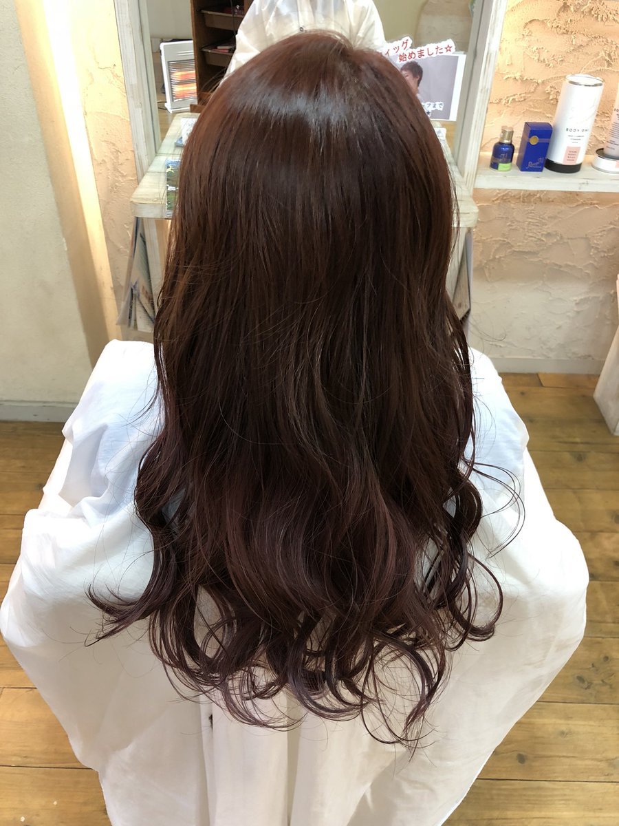 ট ইট র 上地 優大 美容師 Before After せりなちゃんカラー ブリーチ後のピンクも2週間 綺麗に残っていました バイオレットブラウンの8レベルをブリーチ部分にプライミングして 7レベルのピンクバイオレットをカラー 学校仕様のカラーですが 喜んで