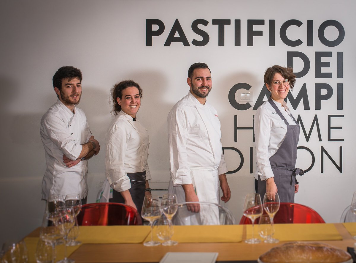 lsdm_official's tweet image. Le #Olimpiadi della #pasta hanno visto salire sul gradino più alto del podio le #chef Alba Esteve Ruiz e Faby Scarica. 
#PrimoPiattodeiCampi 2018
lsdm.it/2018/01/09/ad-…