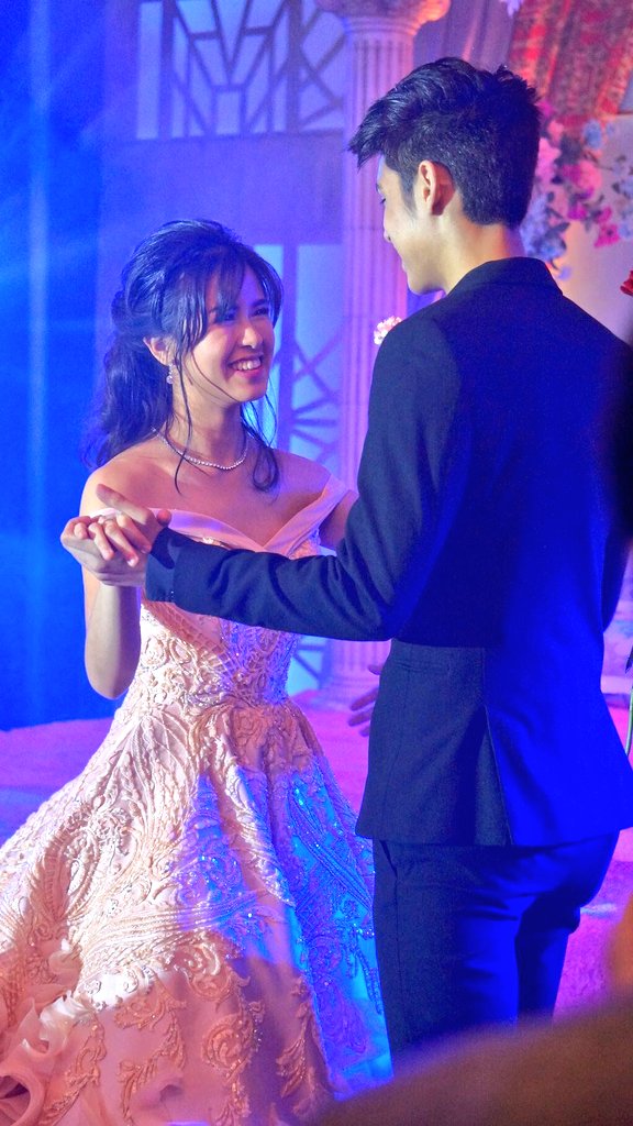 Ever heard of W Two Worlds? Pictures from the debut reminded me of them. The chemistry of DonKiss is just ugh, my heart's already happy with just seeing them in one frame, but dancing together to Thinking Out Loud? mY HEART WOULD BURSTThe caption on the 1st picture suits dk