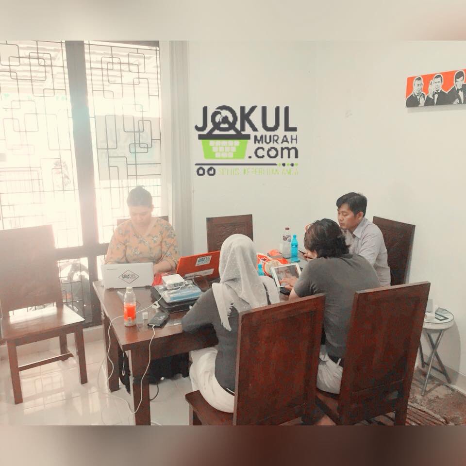 Jokulmurah's tweet photo. Aktifitas reguler meeting team sales https://t.co/6rG7qfFkbu dengan subyek pengiriman penawaran project penyedia AC untuk industri perhotelan yang diminta oleh salah satu konsumen industri kami hari ini yaitu 250 unit AC Daikin berikut jasa pemasangan di hotel daerah Jakarta. https://t.co/6z8f06p6tI