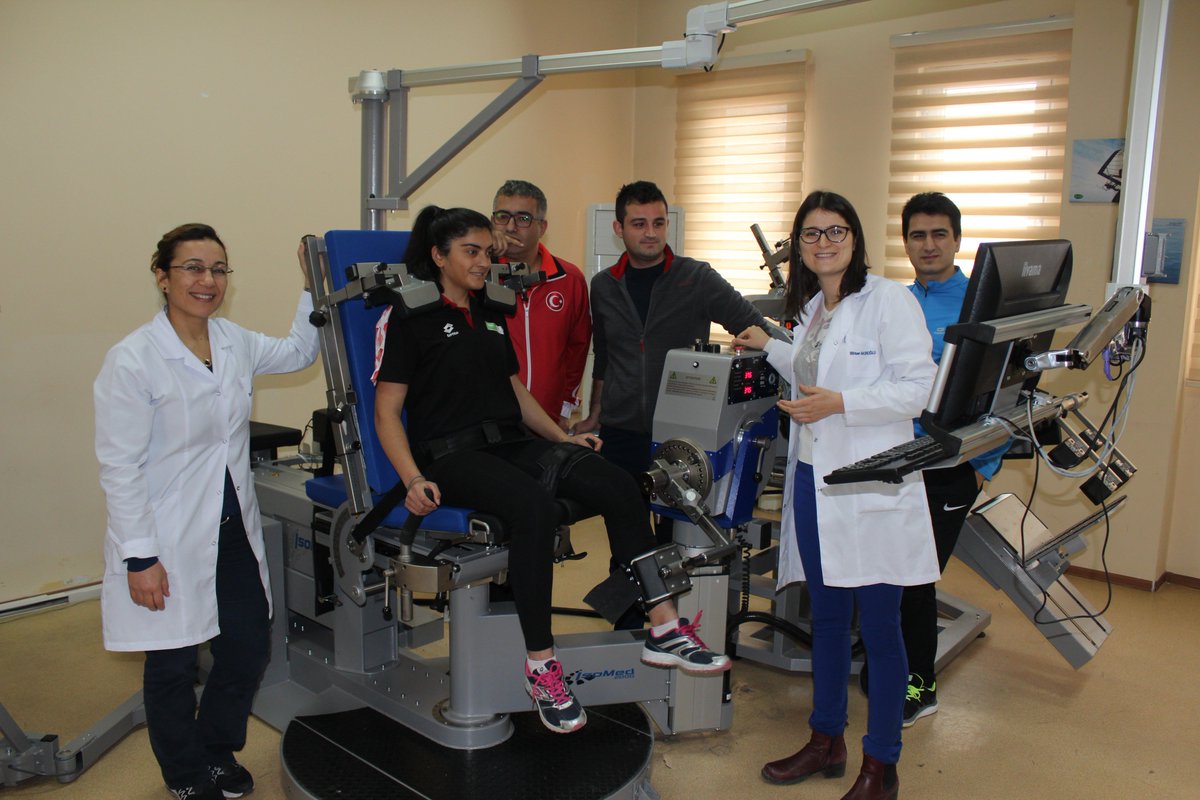 Sağlık İşleri Dairesi Başkanlığında kullanılan Kas Kuvvet Ölçümü ve Rehabilitasyon Cihazının kullanımı ve değerlendirilmesi eğitimi için; TSK Spor Okulu ve Eğitim Merkezi Komutanlığı Sporcu Sağlığı Uygulama Merkezi, Sağlık İşleri Dairesi Başkanlığı’na gelmiştir.