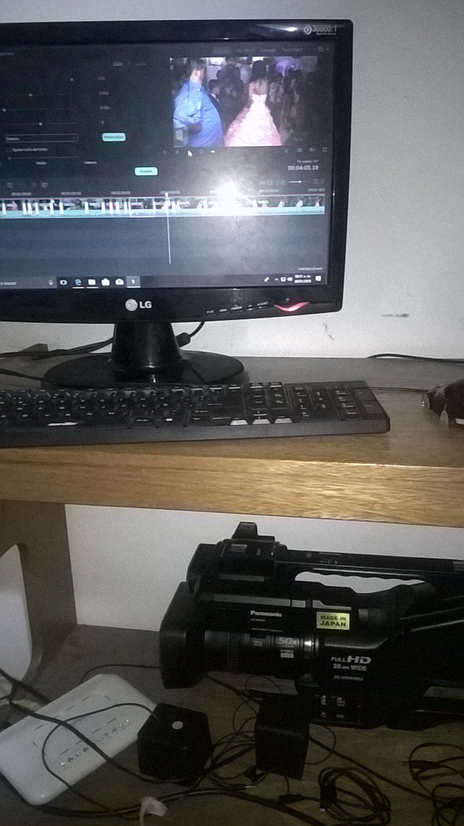 libriano3's tweet photo. Aca editando videosnen la trasnoche con chau modorra https://t.co/cNwhd9vHHz