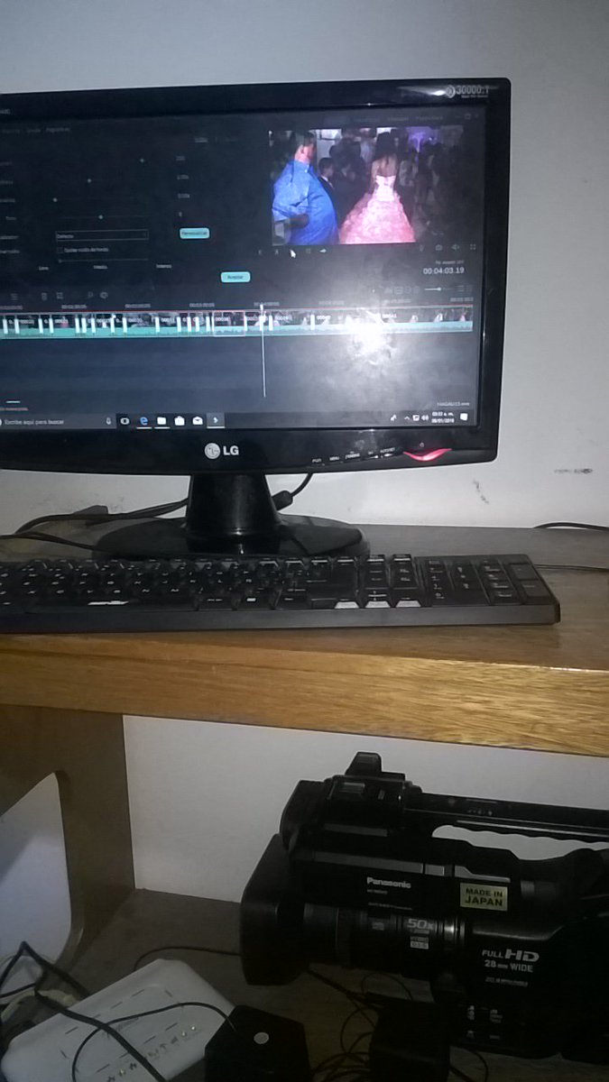 libriano3's tweet photo. Aca editando videos en la trasnoche cpn chau modorra # https://t.co/KOf97A9DOZ