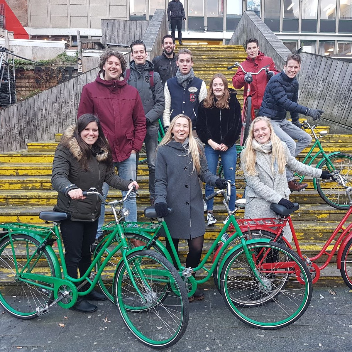 mbotilburg's tweet photo. Helden! #fietsexcursie door Rotterdam met 0 graden #duurzamestad #toekomst! Geslaagde aftrap #excellentieprogramma https://t.co/Ki7p4kwqAU