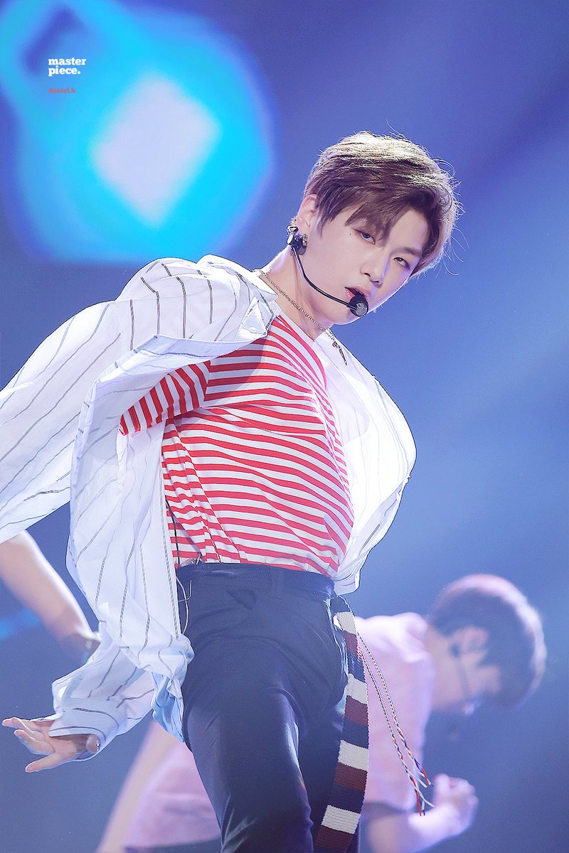 170920 무대 다니엘이 좋아서
c1.staticflickr.com/5/4703/3958979…
c1.staticflickr.com/5/4614/3869408…