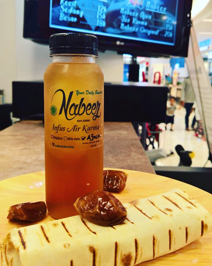 KebabAndNabeez's tweet photo. Dear Kebabers and Nabeezers
Selamat siang...Proudly Present To You
✅ Nabeez Kurma 20k
✅ Kebab 🥙 Kecil 12k
✅ Kebab 🥙 Sedang 15k
✅ Kebab 🥙 Besar 18k 
..
Find Us at Chefi’s Kebab Transmart Cirebon @transmartcirebon Jl-Cipto #kebabcirebon #nabeezkurma #nabeezcirebon #chefkebab https://t.co/inbAF0dhmy