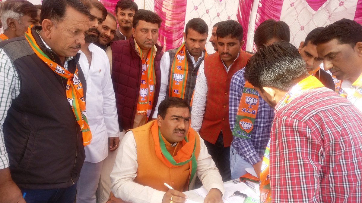 TheParvati's tweet photo. #ToBeVoter #IamNewIndia
#appeal जो भाई बहन 18वर्ष के हो चुके हैं या 18वर्ष और उससे अधिक उम्र के जिनका नाम मतदातासूचि में नहीं है, अपना नाम मतदातासूचि में पंजीकृत कराएं। 1023 नए मतदाता जोड़े @chshekharbjp @AshokParnamiBJP @OmMathur_bjp @BJP4India @BJP4Rajasthan @BJYM @DrSohanBjp https://t.co/iVVLrvhU5U