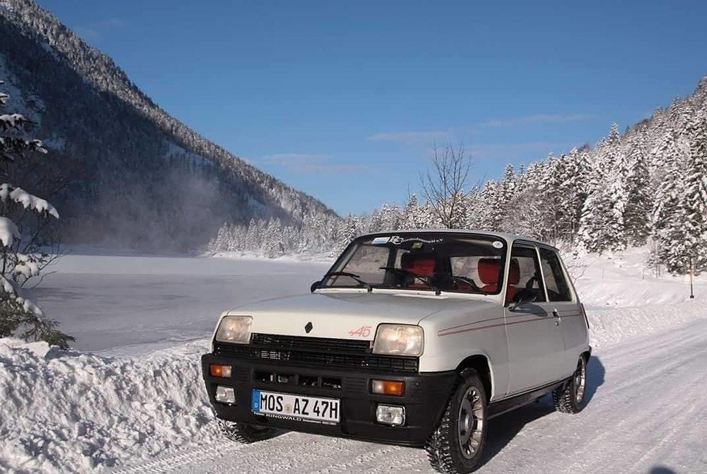 TurboRenault's tweet photo. @renaultroko -  KISS Tour Boxenstop 2016 #r5 #r5alpine #renault5 #renault5alpine #renaultsports #renaultsport #renaultclassic #classiccar #TurboRenault https://t.co/FOl64ykYKm https://t.co/apV0MCKlNy