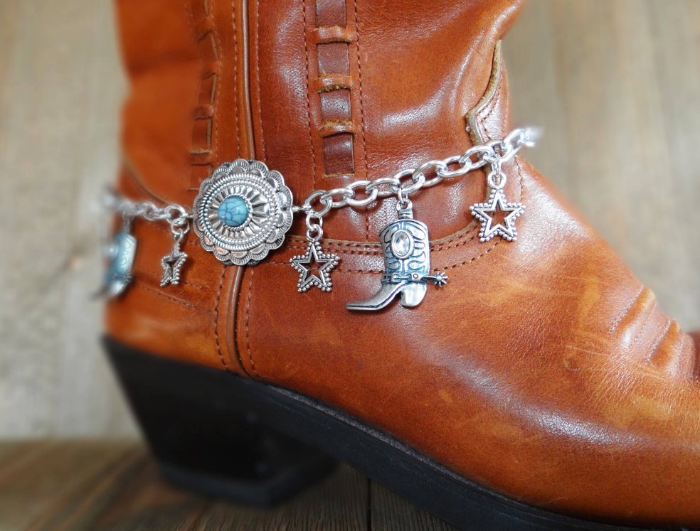 BulletsBeads's tweet photo. Silver and turquoise boot bracelet available in my shop. https://t.co/NRzZgyCdgj #bootbracelet #bootjewelry #bootbling #bootjewellery #westernboot #cowboyboot #Bootanklet #bulletsbeadsbaubles #MadeinMontana # https://t.co/BKRwTcUqgq