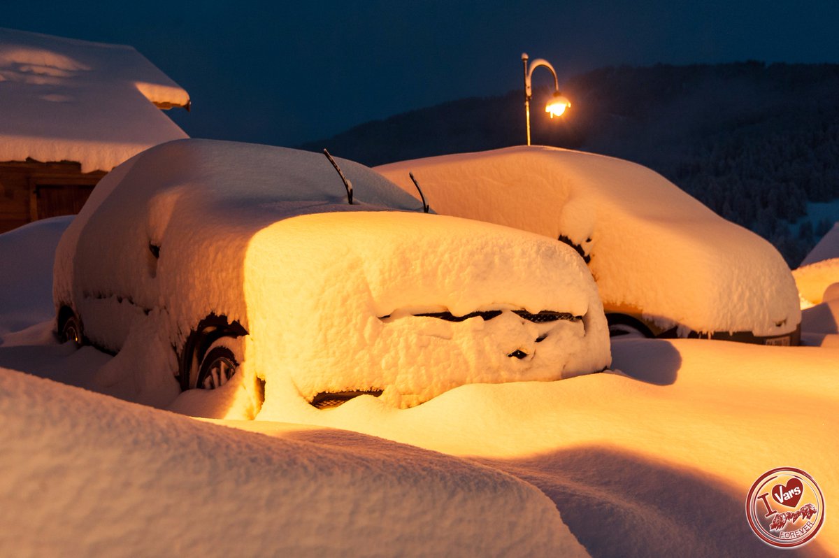🔴 #EnDirect : Le retour d'Est est venu frapper à notre porte cette nuit... 😍💕❄❄❄✌ #FouDeVars #MyHautesAlpes
