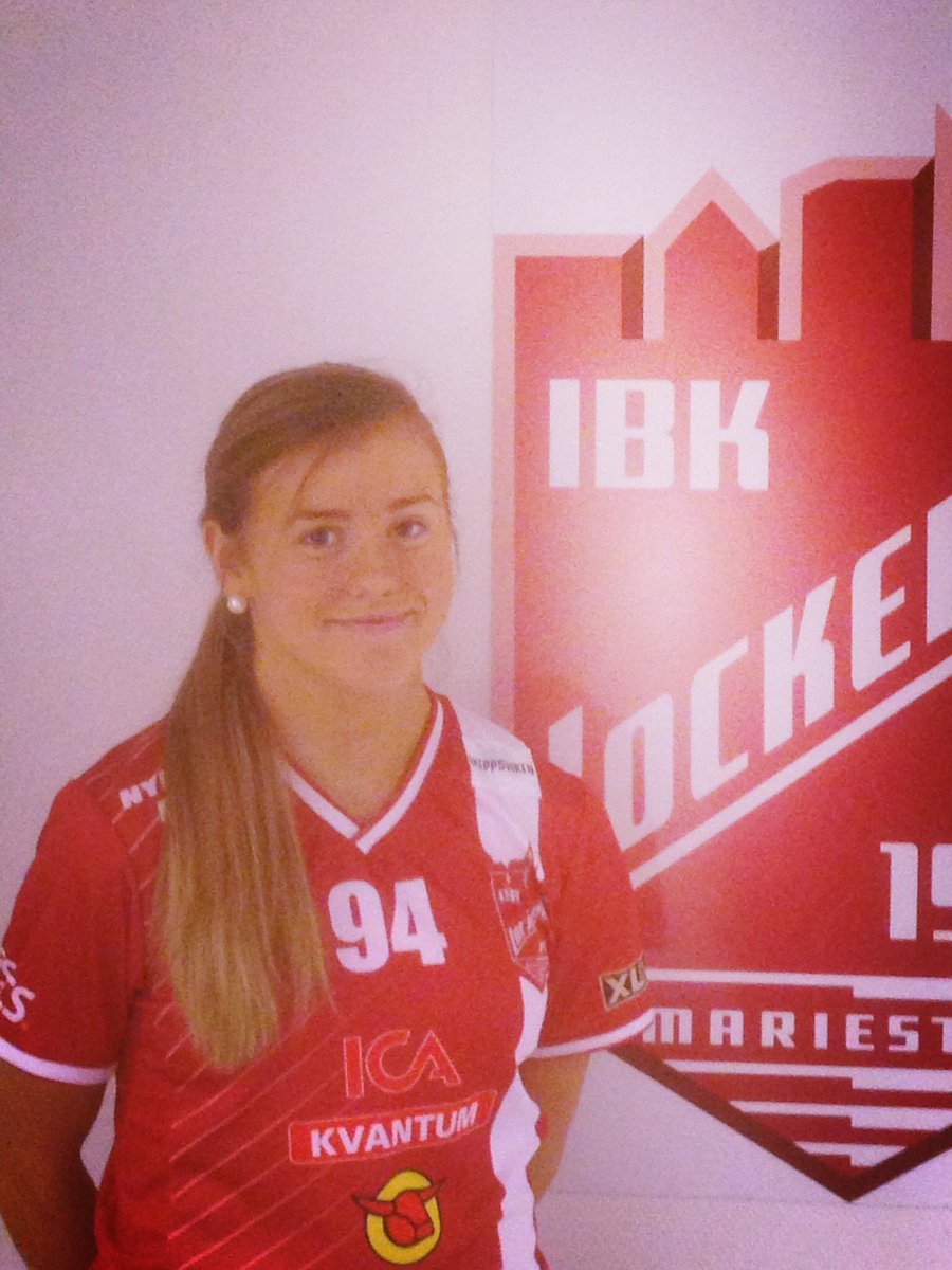DamLockerud's tweet photo. Stina Jönsson kom med i All Star Team uppe i Umeå. 

En plats i andrafemman. Stina är en ledare i sin åldersgrupp, visade i debuten i Allsvenskan att det finns inte bara offensiva egenskaper, smart och väldigt bra i positionsspelet. Debuten kom mot Skoghalls IBK i seriefinalen. https://t.co/TmpnN6ueCt