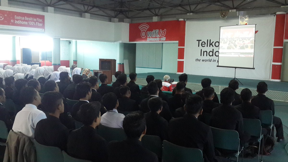 rizka_muchtar's tweet photo. Membangun Telkom Employee Branding dihadapan  mahasiswa Magistra Utama 
@WitelJember 
@_funtastic5_ 
#livingthetelkomwaywiteljember https://t.co/BTqrsqmhQg