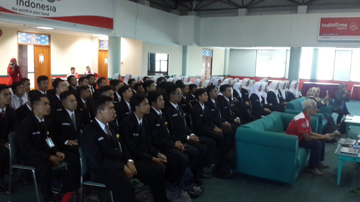 rizka_muchtar's tweet photo. Membangun Telkom Employee Branding dihadapan  mahasiswa Magistra Utama 
@WitelJember 
@_funtastic5_ 
#livingthetelkomwaywiteljember https://t.co/BTqrsqmhQg