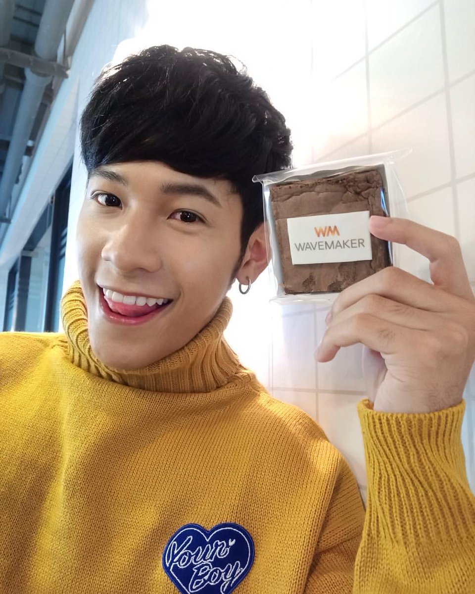 Singtofc_Th's tweet photo. [PIC]​ 180109​ #SingtoPrachaya IG​ Update​ -​ อยากทานขนมในมือปราชญาจังเล้ย​ 😅🤔
#สมุนจ้าวป่า
#WavemakerTH
#FutureMakers
#MediaContentTech https://t.co/TofBVcRGqB