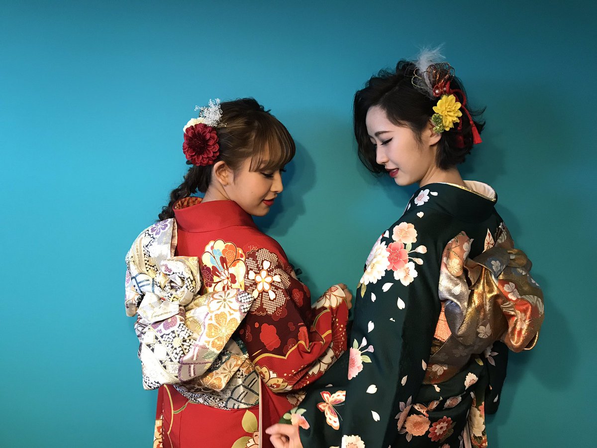 hcoro1222's tweet photo. 中1からずっと一緒の彩乃と、中学の時からお互い思い描いてた振袖、髪型が見事にそのまま実現したね😂❤️

ハタチなって、みんな変わったようで変わってない
多分ほんまに人生で1番の晴れ舞台やった、親に見せれてよかった✨
大人なっても池淵日菜美らしく人生謳歌していくんでよろしくです㊗️ https://t.co/4GmyZB9j8v