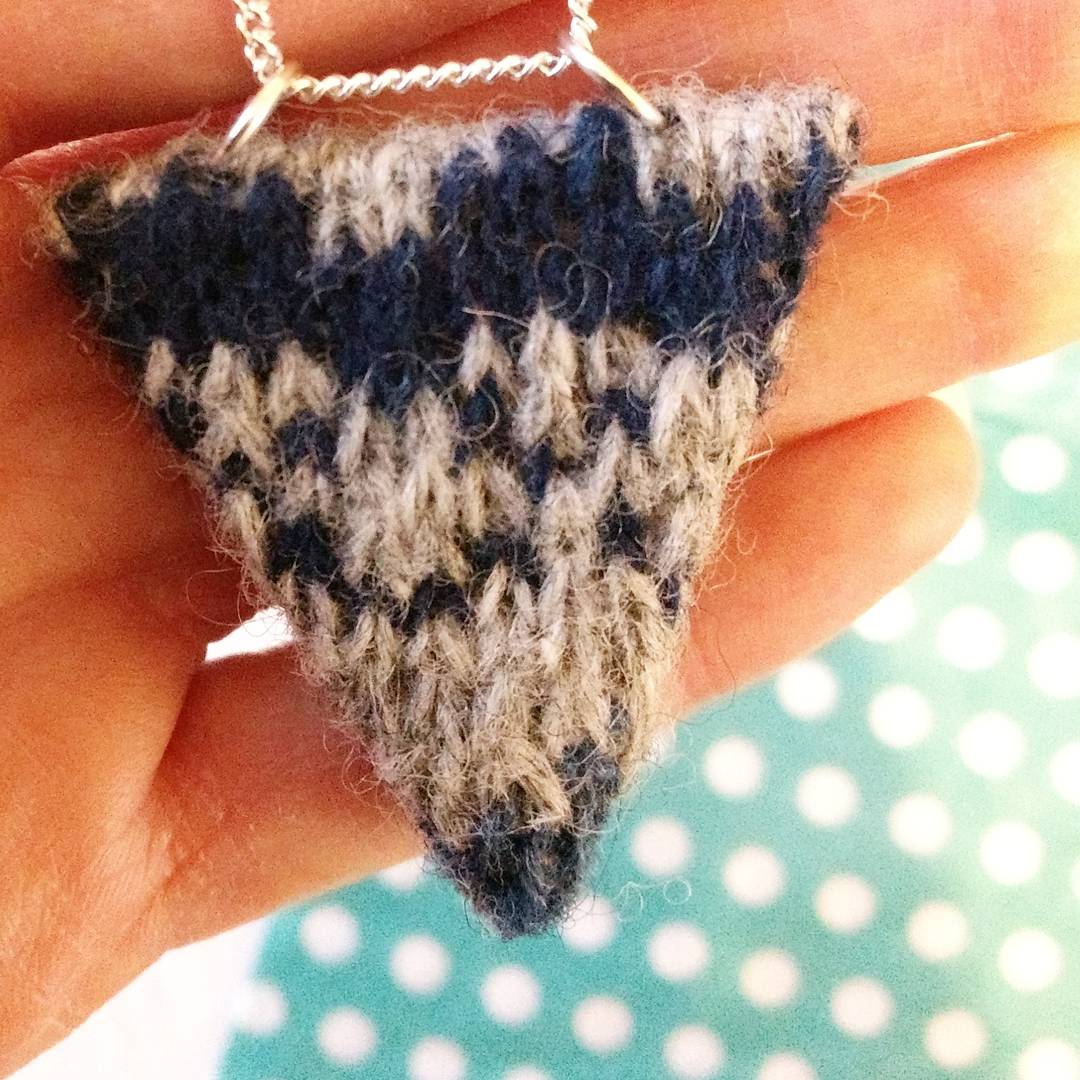 LouDawsonDesign's tweet photo. This one is on its way to its new home. Have a happy Tuesday everyone 🙂 #fairisle #knitted #jewellery #shetlandwool https://t.co/nOqq5RJisr