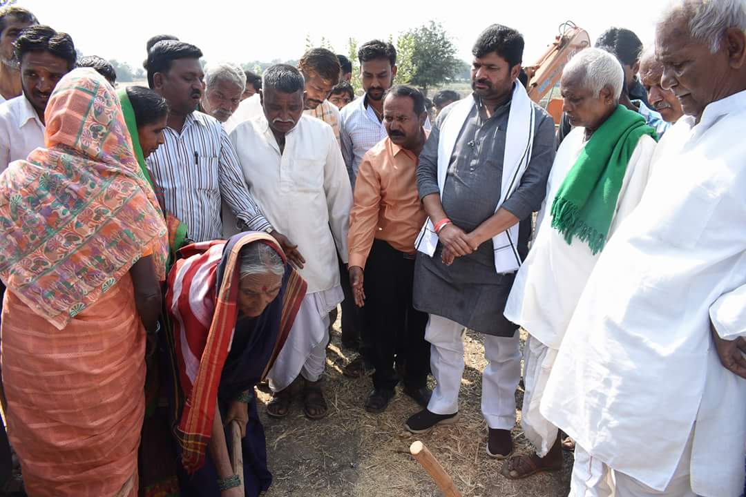 vinaykulkarniJH's tweet photo. #NavaKarnatakaNirmana #Vision2015
Initiated 1Cr. Bridge Construction Project at Kavalgeri village of Rural Dharwad
@srpatilbagalkot @Veerkumarpatil9 @manickamtagore @OfficeOfRG @AshokMPattan @INCDharwad @DrParameshwara @INCIndia @MediaKpcc @airnews_dharwad @DrHCMahadevappa https://t.co/qTn02Mydxz