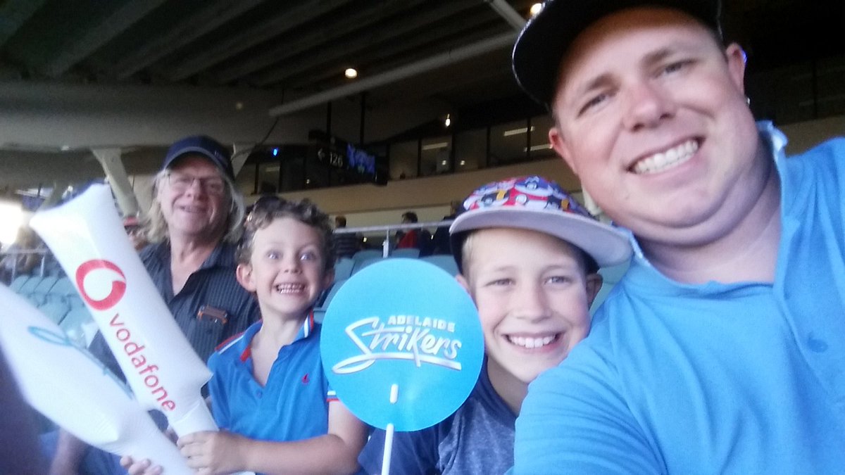 LeeKroehn's tweet photo. Let's do this #strikeforce #strikers #BBL07 https://t.co/aBC879u6Gk