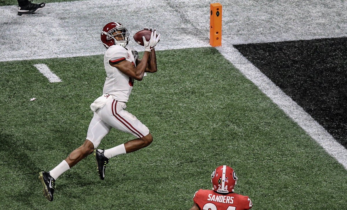 AABonNBC's tweet photo. One year ago, 5-star WR Devonta Smith @Smityyy03 lined up as a starter in the #ArmyBowl. Tua Tagovailoa told Smith, uncommitted at the time, that they could do big things together at Alabama.

Fast forward to tonight.

#RollTide #NationalChampionship https://t.co/BrjaP3R76m