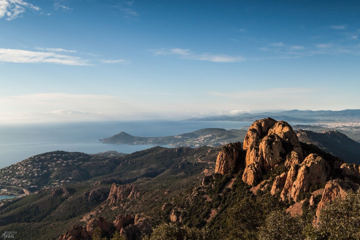 EsterelCoteAzur's tweet photo. 📽 "Sur la #CôtedAzur se cache un petit paradis disent les connaisseurs : l"#Estérel !" un reportage de @France2tv ➡️ https://t.co/hRX6v8GS1p #VisitEsterel #CotedAzurFrance photo © S. Melis 
@wanderer_mls https://t.co/CldafO2kea