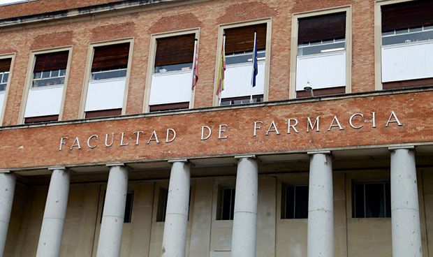 📢 ¡Extra, extra! Menos admitidos para más plazas en el #FIR2018. <a href="/FirMeApp/">FirMeApp</a> #farmacia #fir #examen redaccionmedica.com/secciones/form…