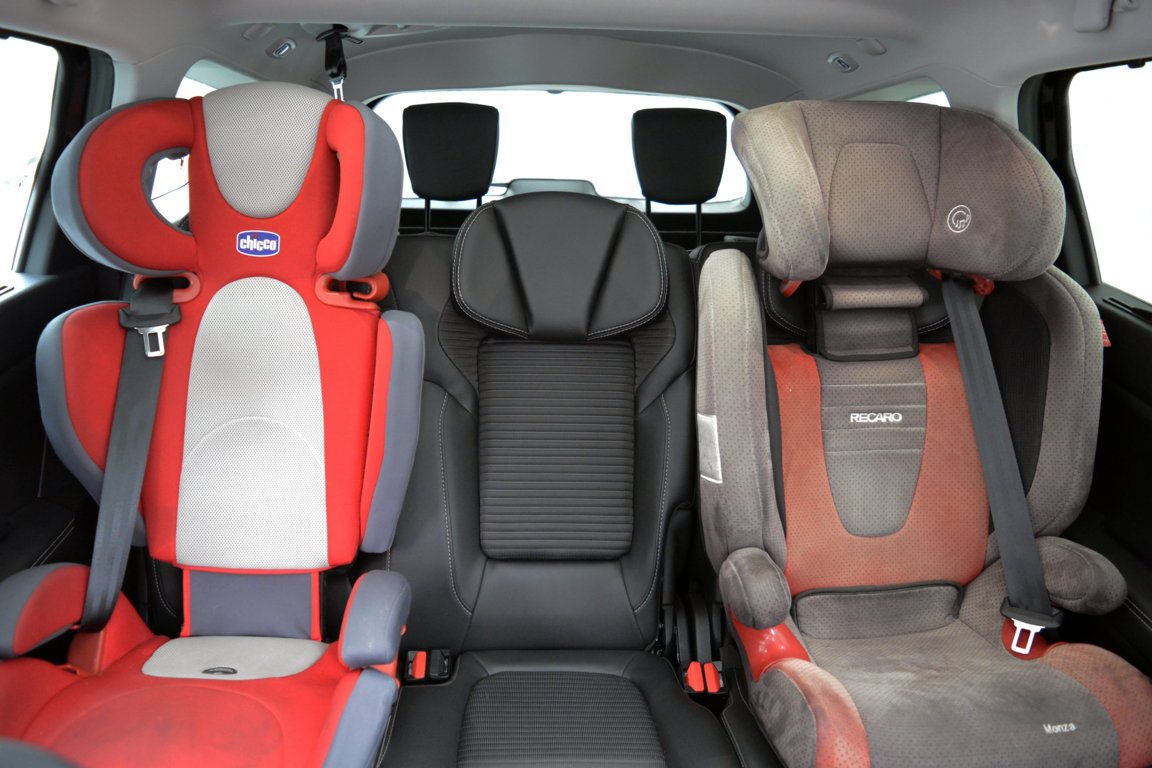 CocheyFamilia's tweet photo. ¡Buenos días! ¡Primera prueba del año! El #Renault Grand Scénic, un familiar de 7 plazas que en su cuarta generación llega cargado de tecnología además de un diseño completamente renovado.  https://t.co/6CBLFmuG8K https://t.co/pfw4MyBqsc