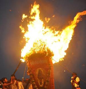 harmansinghk350's tweet photo. Facts about Thiruvannamalai Temple
Lord Shiva has his largest dwelling in Thiruvannamalai, in the name of Annamalaiyar temple, which dates back to 1000s. Know More about Why there is No Temples for Lord Brahma https://t.co/KtPPCU11ll https://t.co/h4oBeYzp6x