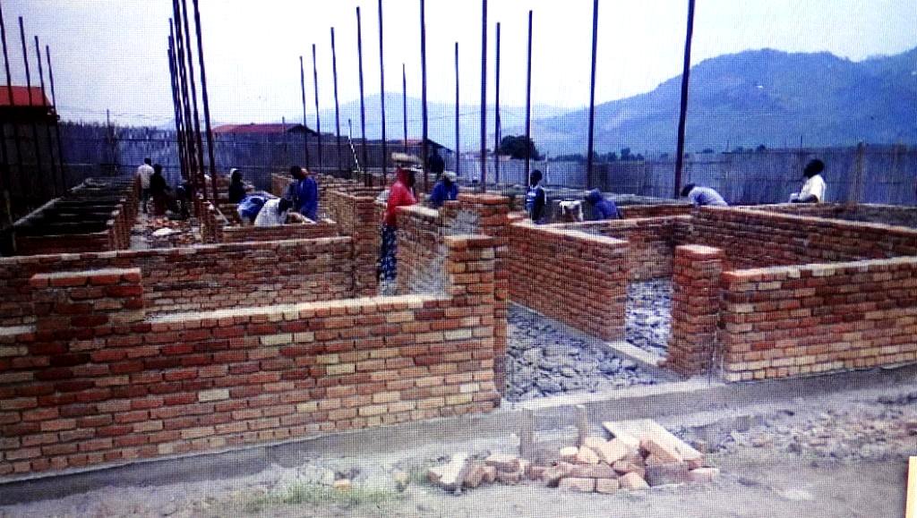 CCAdaptationRw's tweet photo. Construction works of Kabyaza mini- market by #RV3CBA project @Nyabihudistrict have started in November 2017 & activities are going well. @Saviolarw @Ngaprime @info_rwfa @musasebin @EnvironmentRw @adaptationfund https://t.co/ljgp2KDPOV