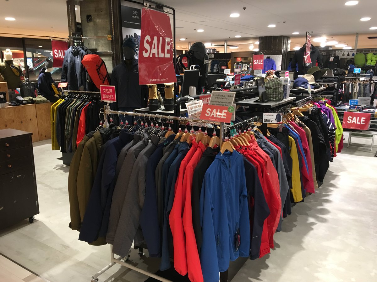 石井スポーツ公式 登山 アウトドア 福岡店 男女共にセール品多数残っています マムート ノースフェイス ホグロフスなど人気の商品もセール価格になっております 早い者勝ち商品もありますよっ 登山 タウンでもお使いいただけるウェアも