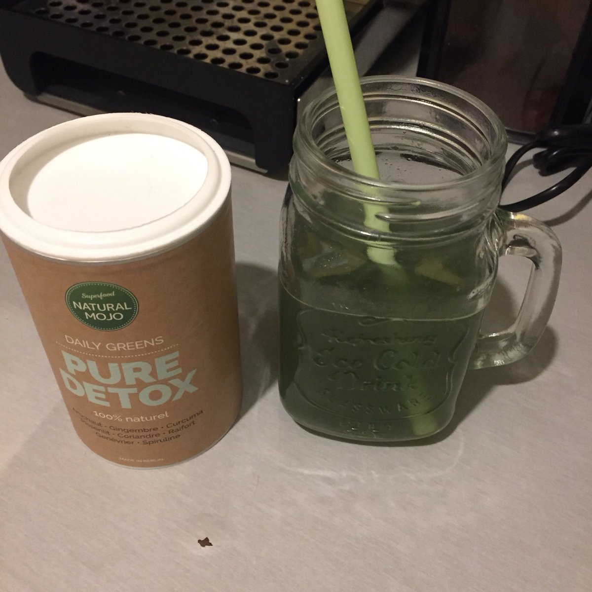 labrunettejuly's tweet photo. Hier je commençais ma #curedetox avec @naturalmojo_fr et le #puredetox https://t.co/1GBMoZd1Qy