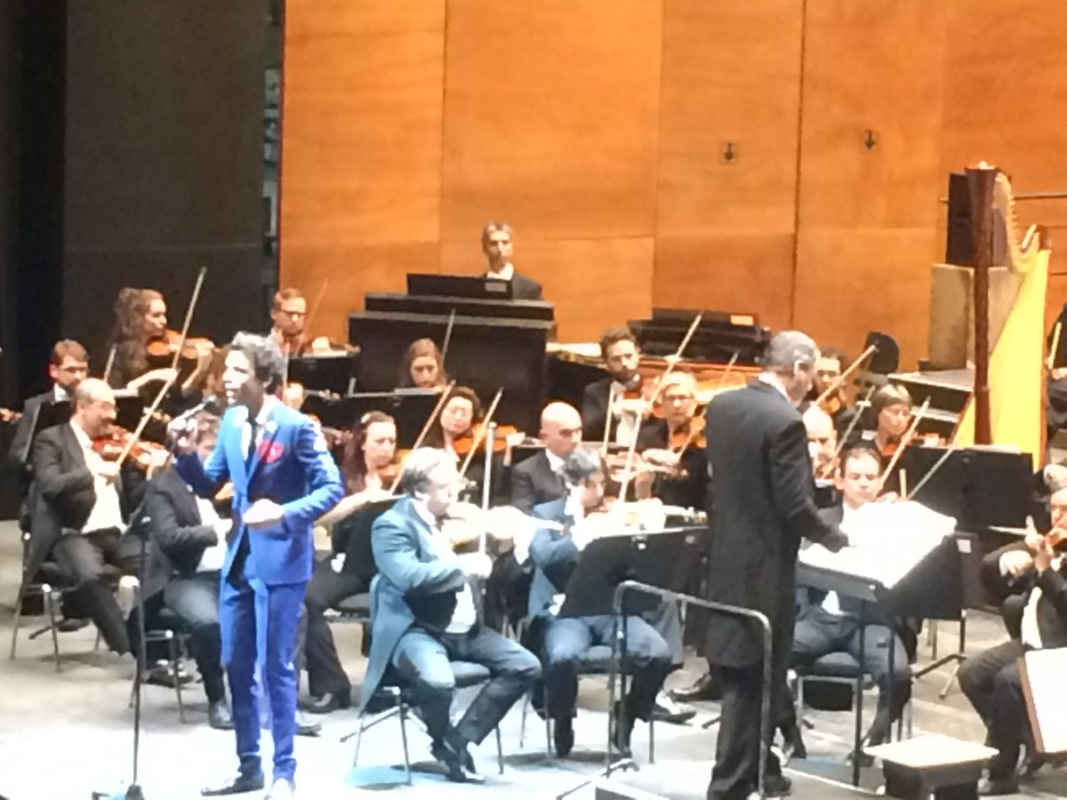 PaoloKlun's tweet photo. Quando vuoi bene a un amico gli lasci le chiavi di casa in modo che si senta da te come a casa sua. Domani @comunefi e @DarioNardella consegnano le Chiavi della Città a @mikasounds, amico di Firenze e del @maggiomusicale, per farlo sentire sempre a casa ogni volta che tornerà. https://t.co/efDrrpfHJq