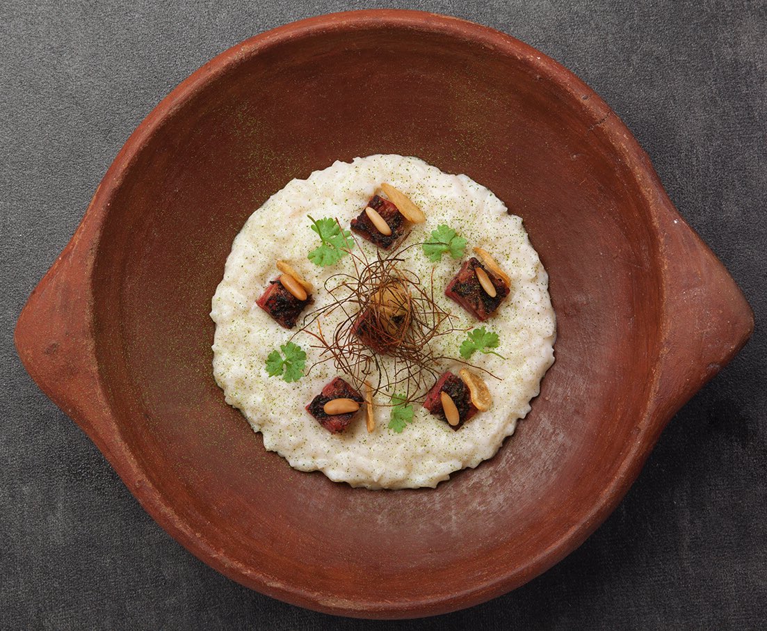 cheforfali's tweet photo. لبنية ريزوتو 😋 Labanieh Risotto
Vialone Nano Riso, garlic labneh, 48 hours Short Ribs, garlic chips, pine nuts and mint powder with chili strings
#دعوة_لإحياء_تراث_المطبخ_السُوري #morfali #cookforsyria #syria #aleppo #حلب #دبي
#فتافيت #المطبخ_المعاصر #what_is_aleppian_cuisine https://t.co/0vByJXMwYE